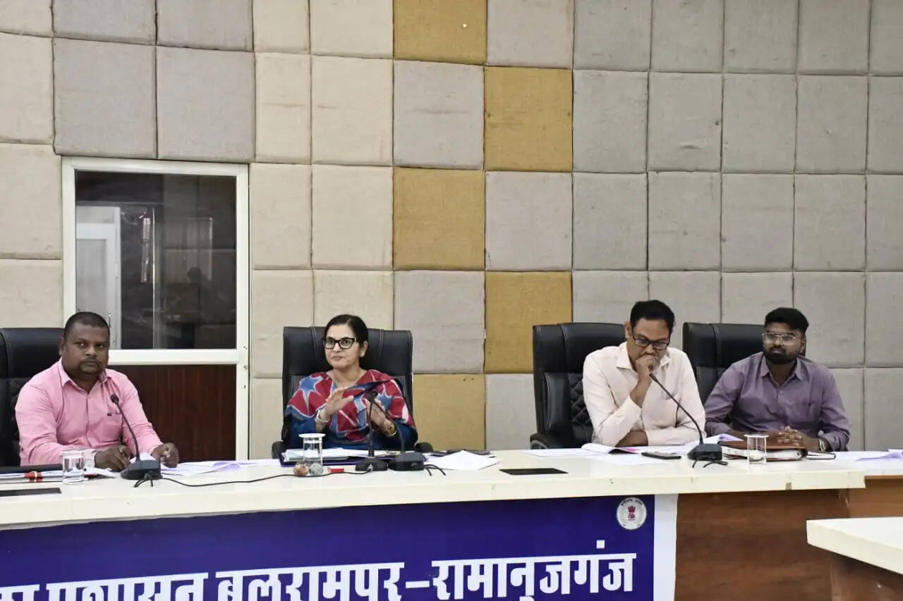 बलरामपुर में रबी सीजन के दौरान दलहन-तिलहन की खेती बढ़ाने पर जोर, ऑयल पाम के लक्ष्य पूरे करने के निर्देश