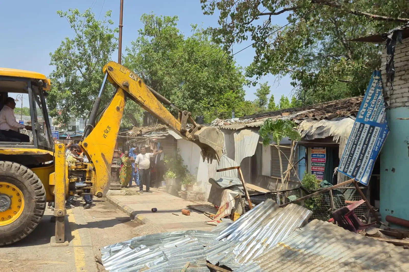 जबलपुरः गोलबाजार में चला नगर निगम और पुलिस का संयुक्त अभियान, अतिक्रमण से मिली मुक्ति