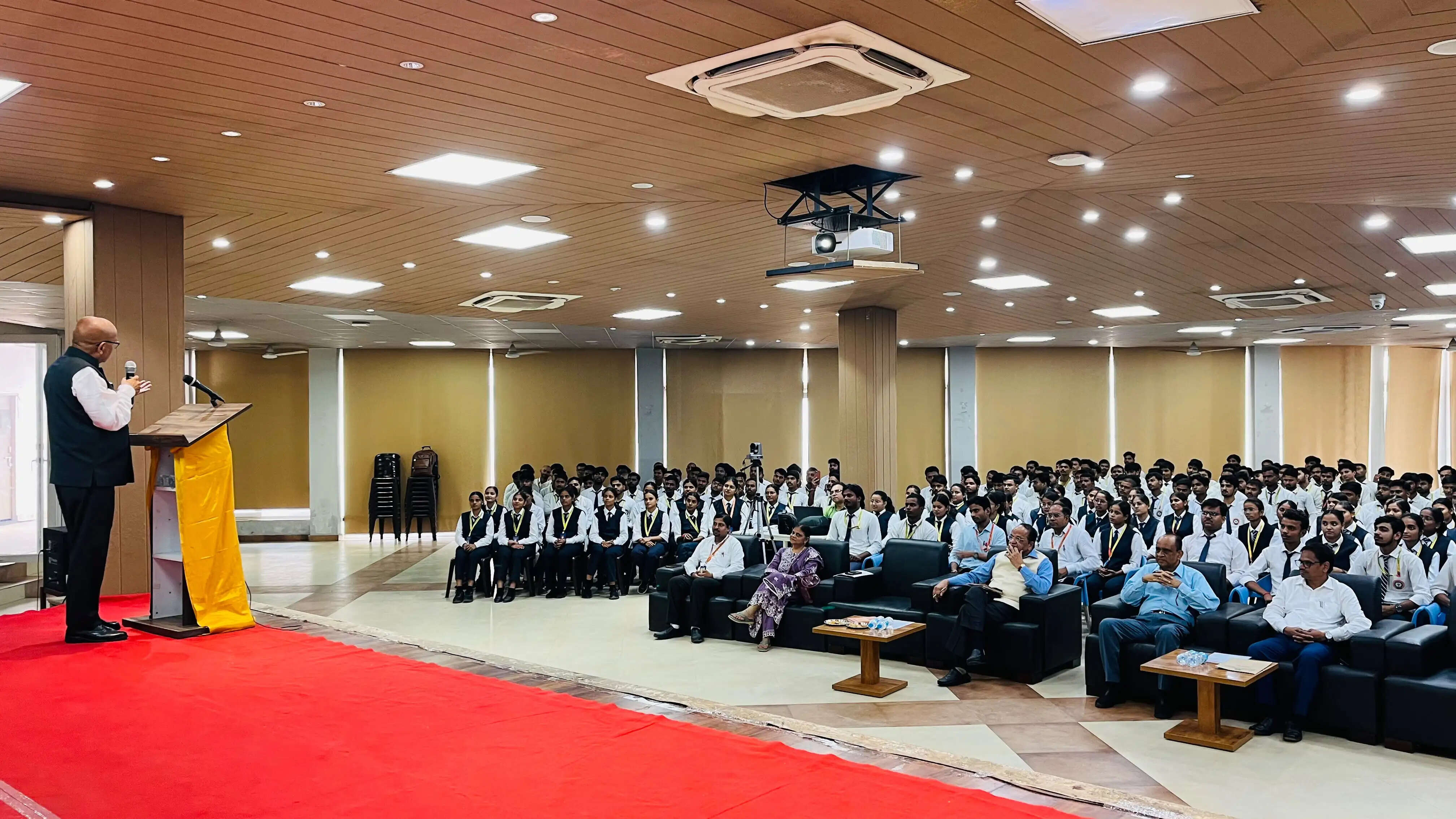 फार्मेसी क्षेत्र में बढ़ रहे रोजगार के अवसर : डॉ. राजशेखरन