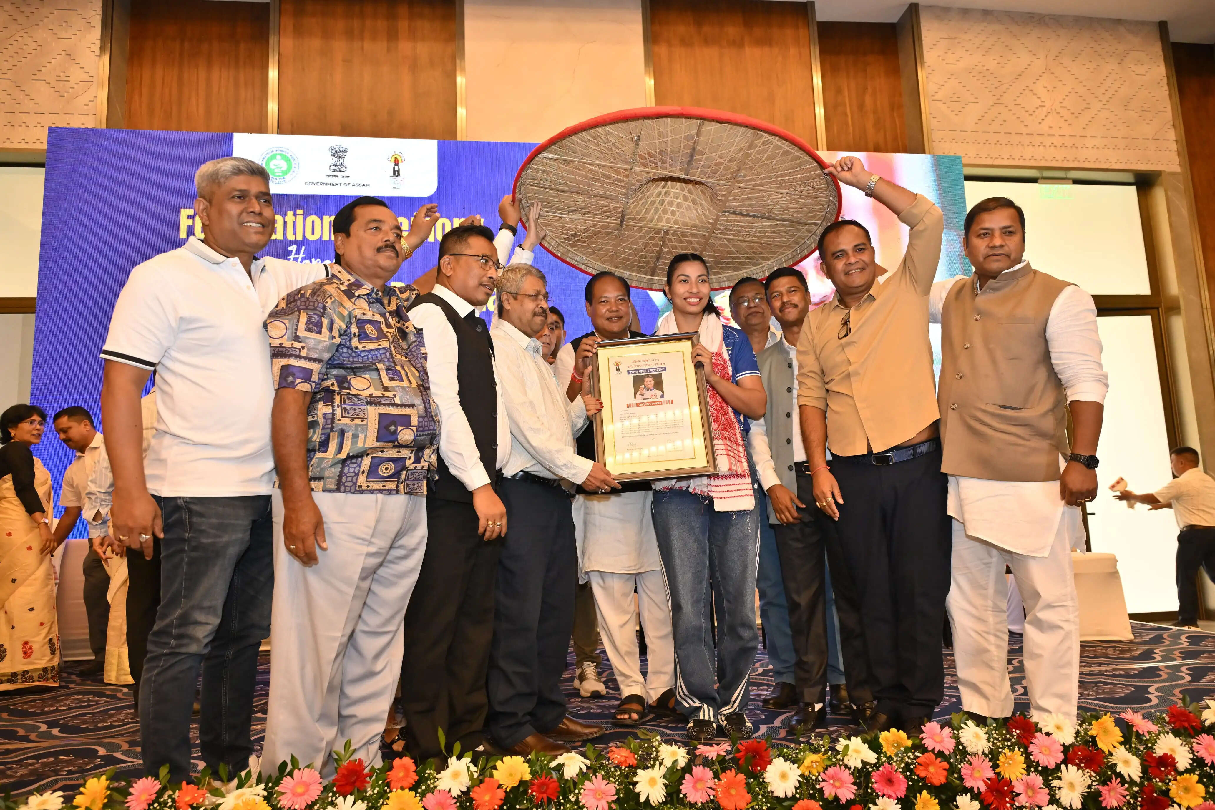 खेल मंत्री ने किया एशियाई खेलों की स्वर्ण पदक विजेता लवलीना बरगोहाईं का सम्मान