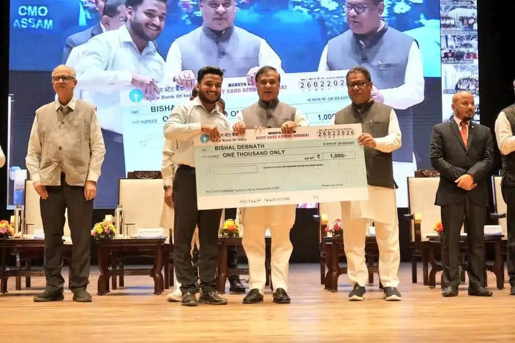 मुख्यमंत्री सरमा ने गुवाहाटी में कई युवा कल्याण, कौशल विकास योजनाओं का किया शुभारंभ