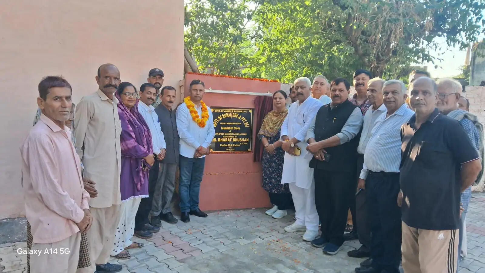 डॉ. भारत भूषण ने करड़ोह में सार्वजनिक पुस्तकालय का किया उद्घाटन, महा में सामुदायिक भवन का नींव पत्थर रखा