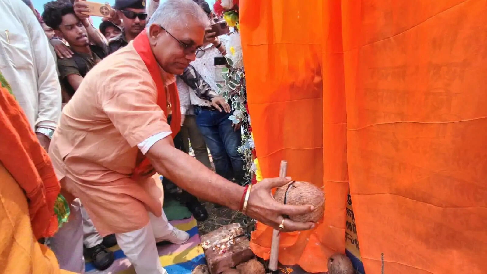 ग्रामीण विकास को गति देना सरकार की प्राथमिकता : दिलीप घोष