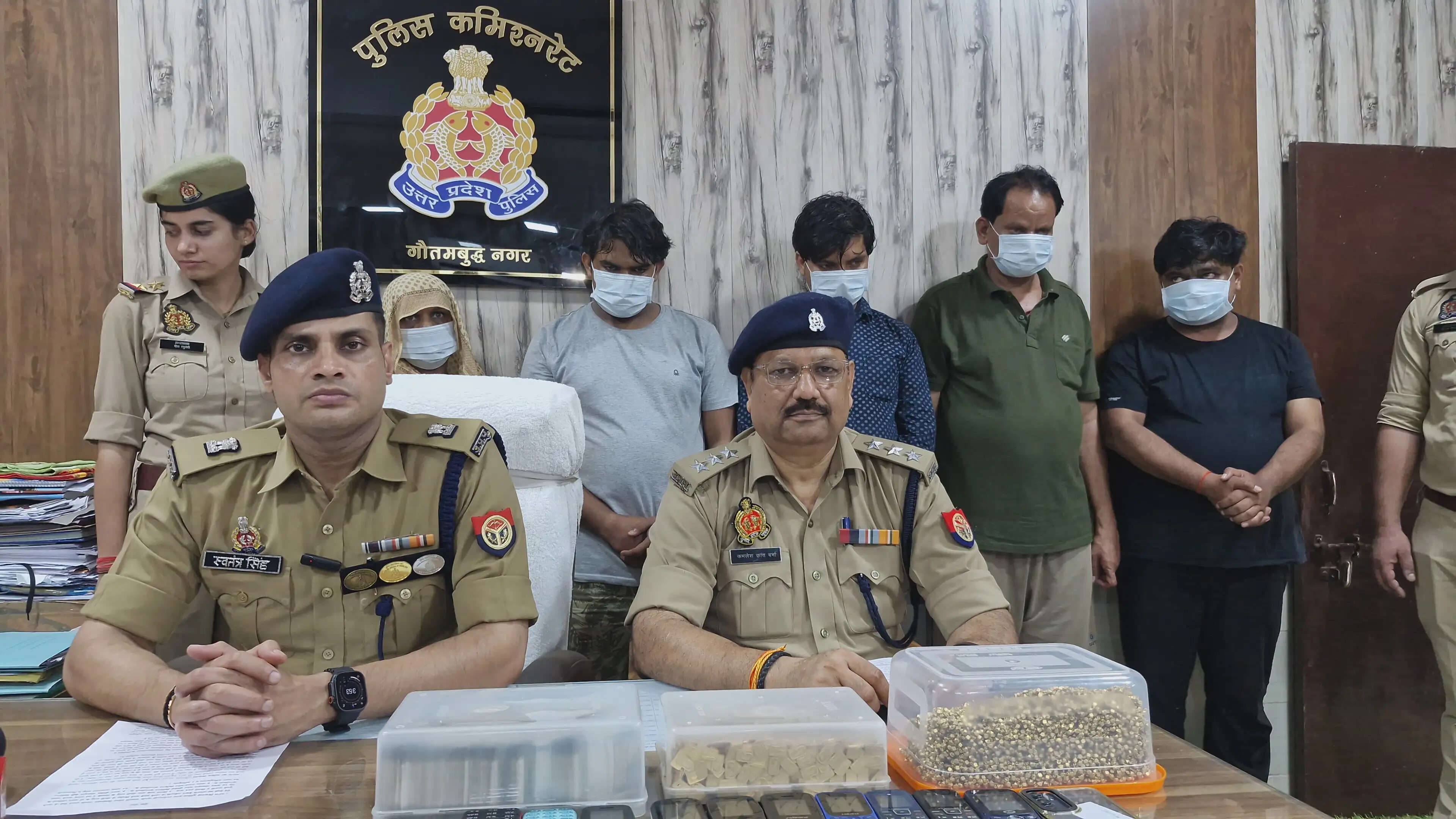 महिलाओं को झांसे में लेकर सोने के जेवरात ठगी करने वाले गैंग के पांच बदमाश गिरफ्तार