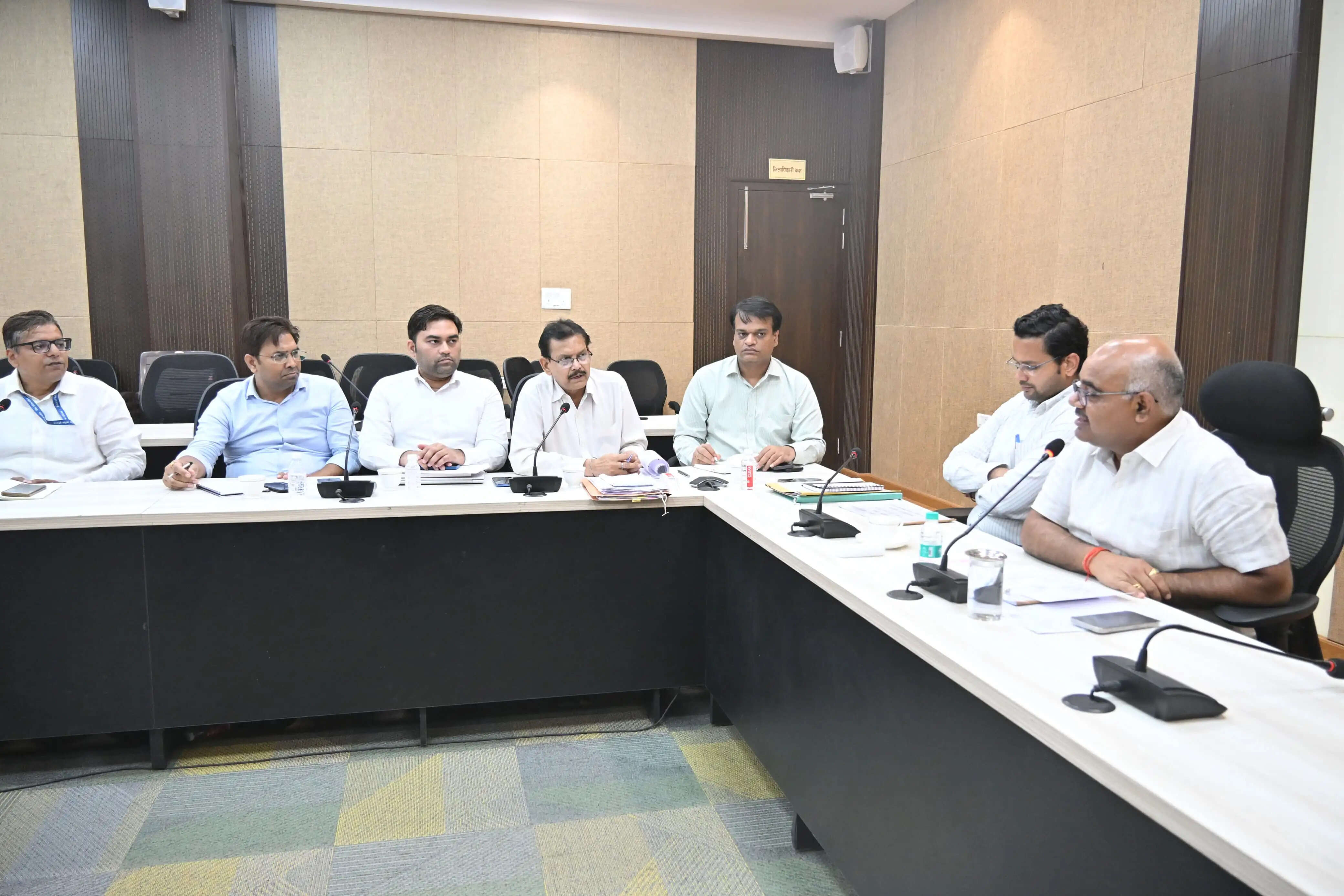 स्वच्छ ऊर्जा से जुड़ रहे हजारों परिवार, पीएम सूर्यघर योजना में कानपुर प्रदेश में दूसरे स्थान पर : जिलाधिकारी