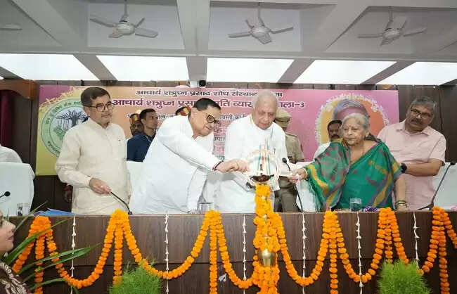 भारत की आंतरिक कमजोरियों की पड़ताल करना आचार्य शत्रुघ्न प्रसाद की चिंता के केन्द्र में था : आरिफ मोहम्मद खान
