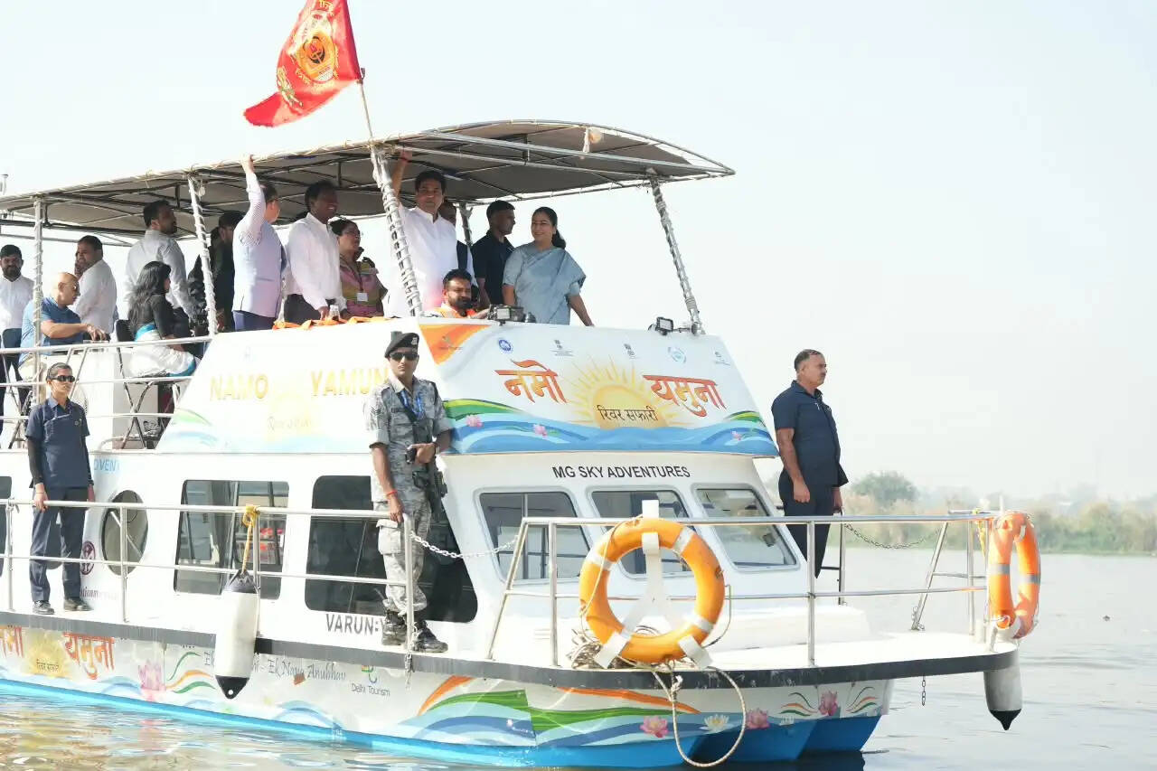 (लीड) ‘नमो यमुना रिवर सफारी’ का ट्रायल रन शुरू, मुख्यमंत्री ने किया निरीक्षण