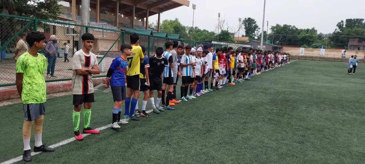 डॉ. बी.सी. रॉय ट्रॉफी के लिए फुटबॉल चयन ट्रायल शुरू, 375 खिलाड़ियों ने कराया पंजीकरण