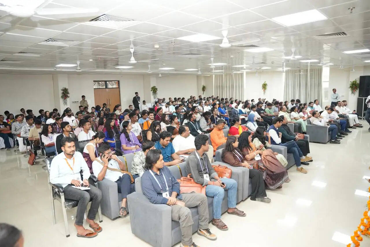 ’ग्लोबल एआई कॉन्फ्लुएंस 2026’ का शुभारंभ, मंत्री दिनेश प्रताप सिंह बोले- एआई मंथन देगा विश्व को नई दिशा