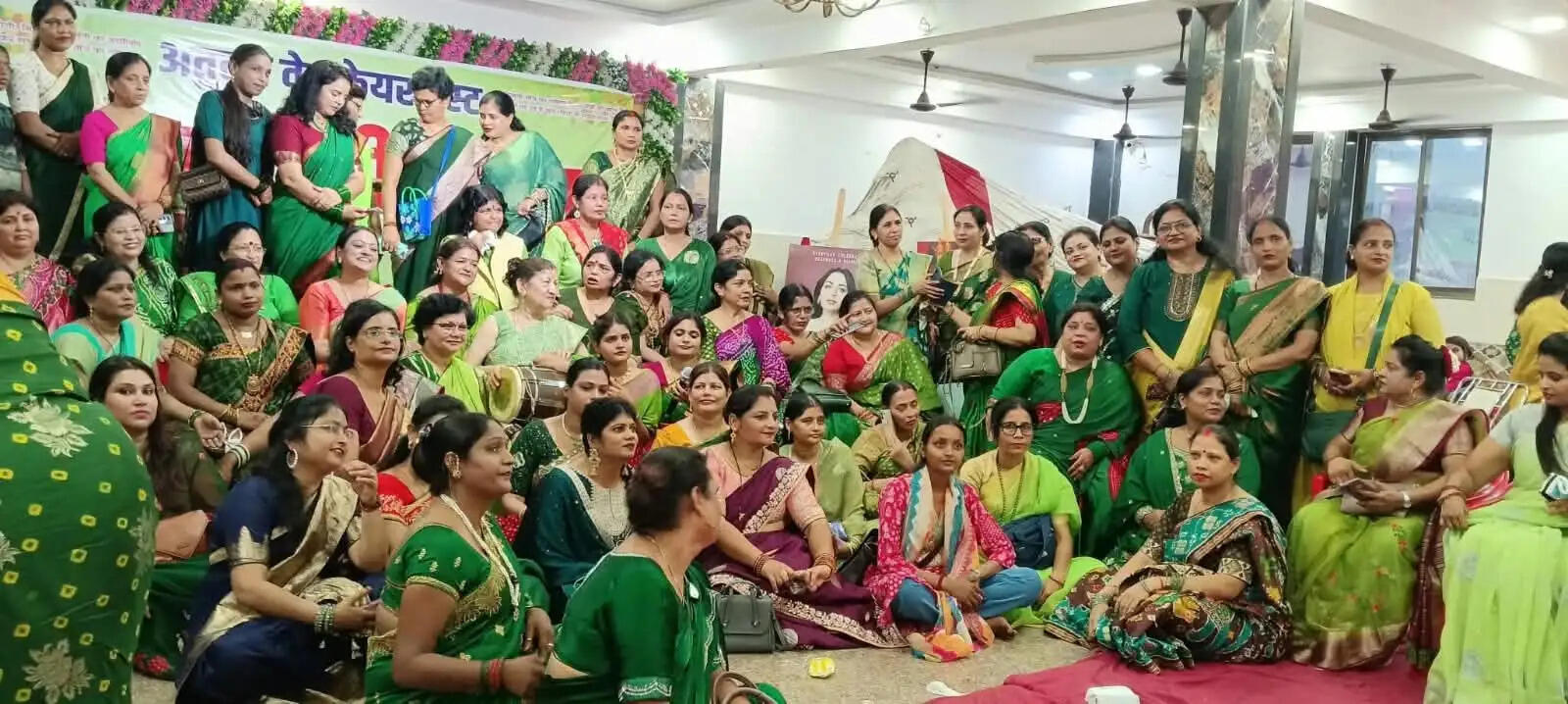 अतुल्य वेलफेयर ट्रस्ट ने मनाई हरियाली तीज, महिलाओं ने की शिव-पार्वती की पूजा