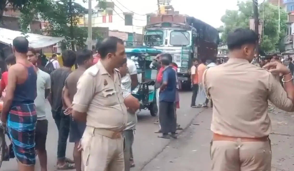 नाला में मिला अज्ञात युवक का शव, हत्या की आशंका