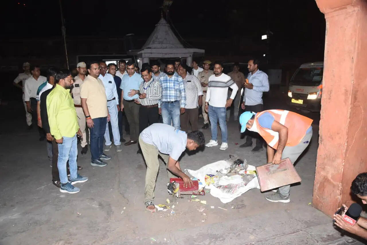 स्वच्छता की जंग में जुटे 2500 से अधिक कर्मचारी, कलेक्टर और निगम आयुक्त ने स्कूटी पर किया रातभर निरीक्षण