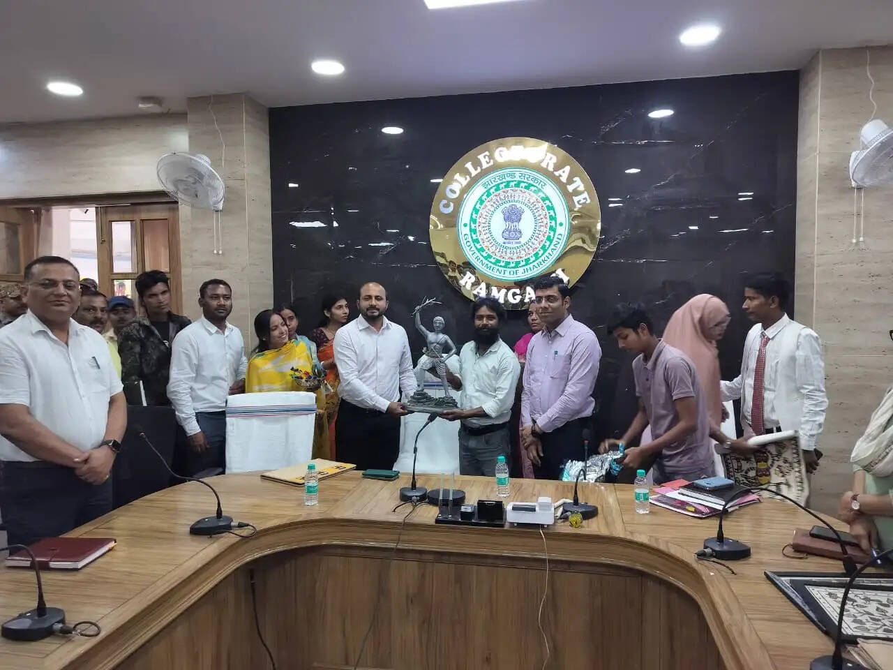 स्थानीय महिला कलाकारों को स्वंय सहायत समूह से जोड़ें : डीसी