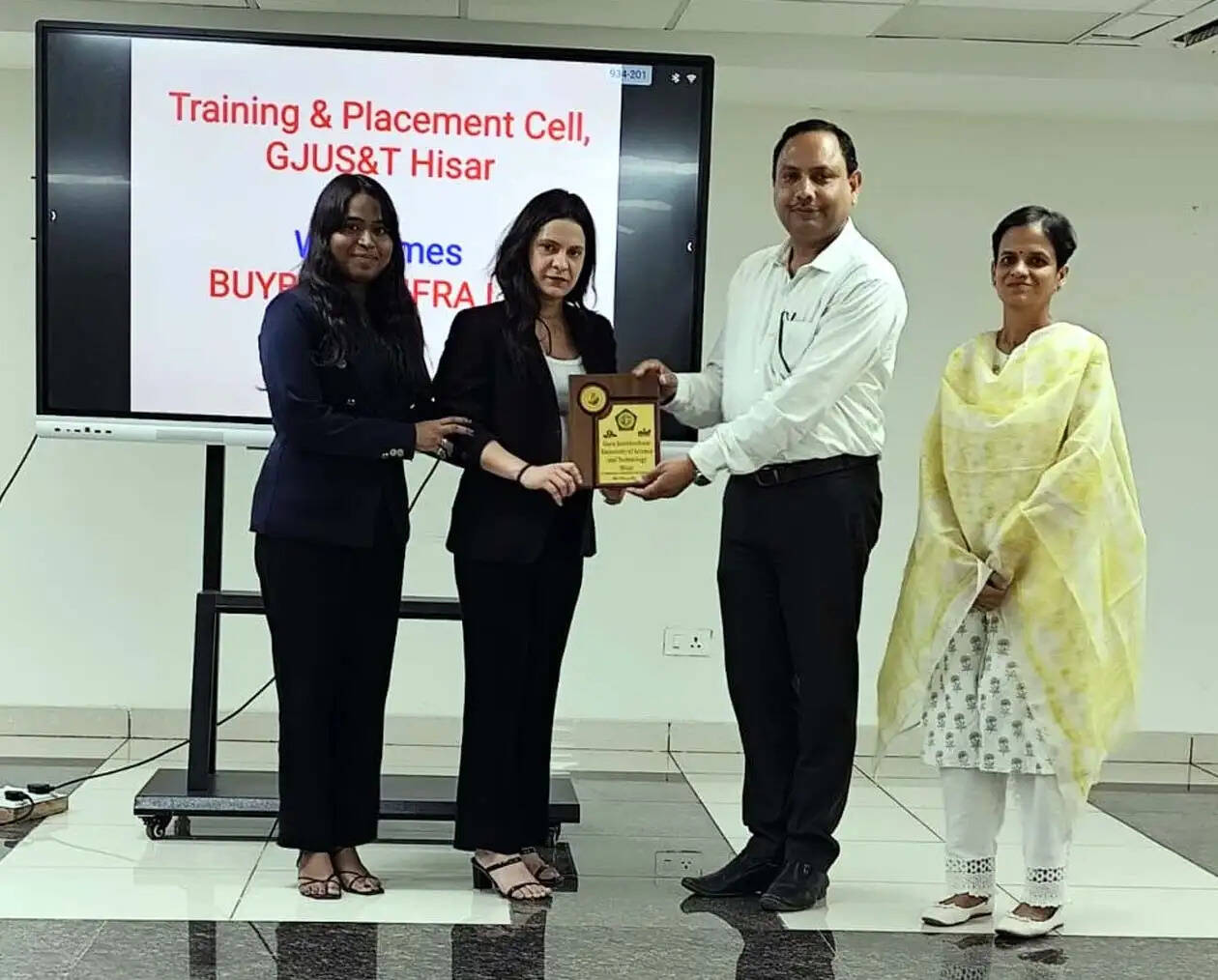 हिसार : गुरु जम्भेश्वर विश्वविद्यालय के 11 एमबीए विद्यार्थी बायबिज इंफ्रा एलएलपी में चयनित