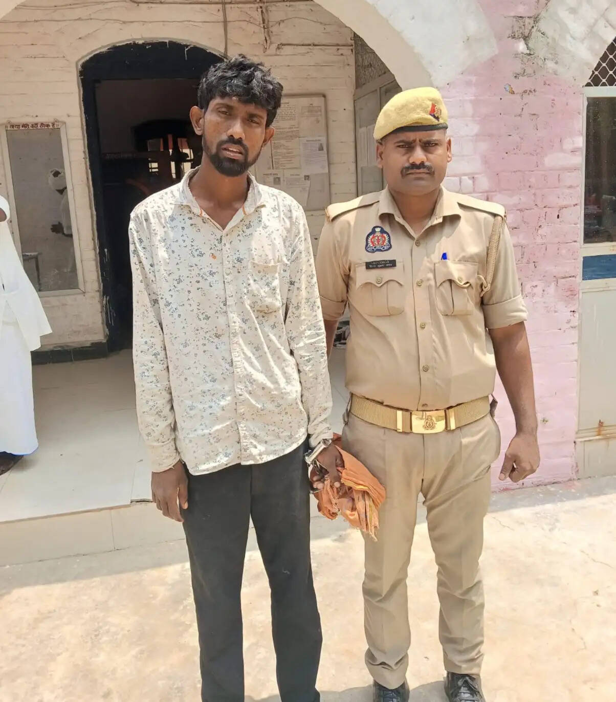 देवरिया पुलिस ने 25 हजार रुपये के इनामी को किया गिरफ्तार