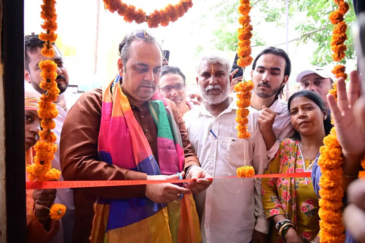दिल्ली के स्वास्थ्य मंत्री ने विकासपुरी में दो अटल कैंटीन का किया उद्घाटन