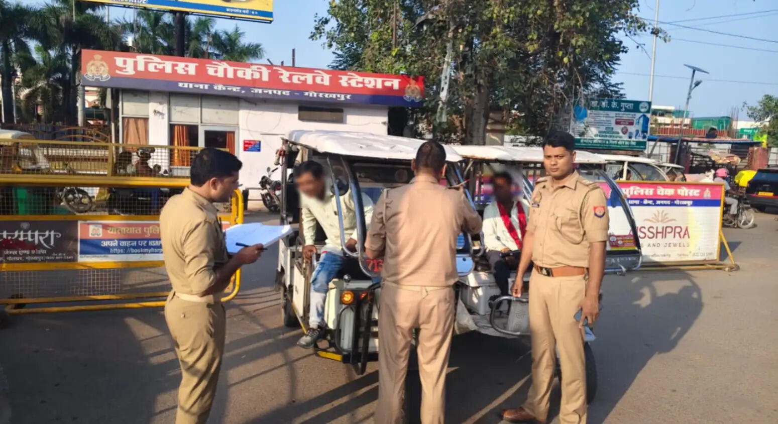 रेलवे और रोडवेज स्टेशन पर ऑटो-ई-रिक्शा की होगी यूनिक नंबरिंग, यात्रियों की सुरक्षा को लेकर कैंट पुलिस की पहल वाहन पर दर्ज होगा