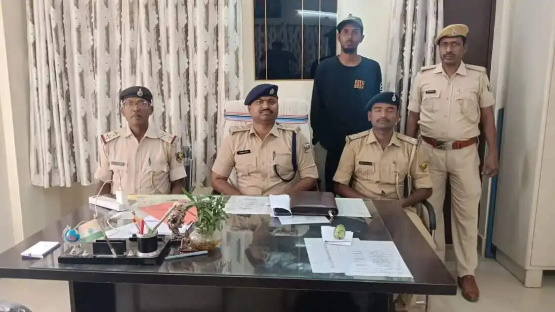 भारत-नेपाल सीमा पर सोमालियाई नागरिक गिरफ्तार, फर्जी दस्तावेजों के सहारे नेपाल भागने की कोशिश नाकाम