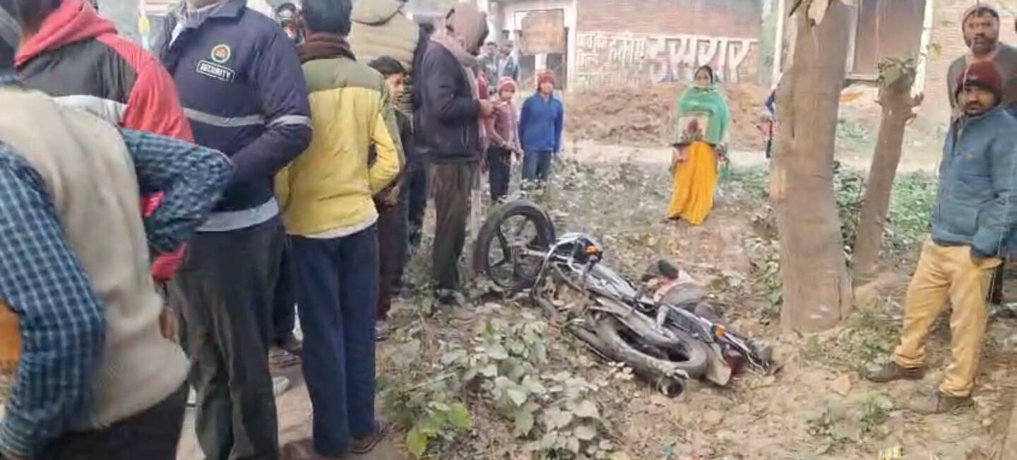 तेज रफ्तार बाइक पेड़ से टकराई, युवक की मौत