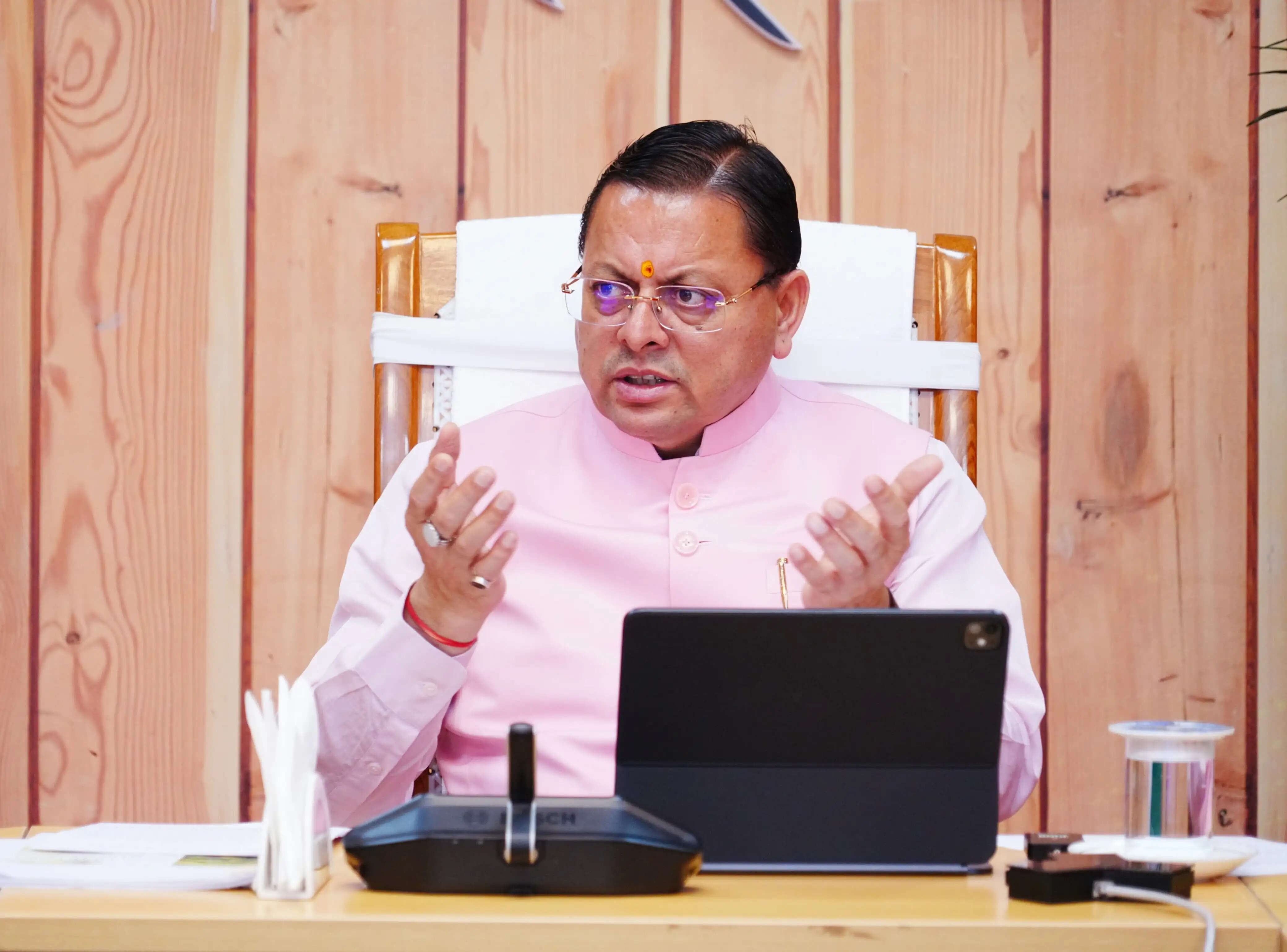 मुख्यमंत्री ने सरकारी भूमि से अतिक्रमण हटाने के अभियान में तेजी लाने के दिए निर्देश