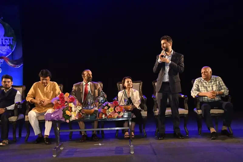भारत में आधुनिकता और विकास के साथ-साथ आज भी जीवंत है प्राचीन परंपराएं: चंद्र दत्त सिंह