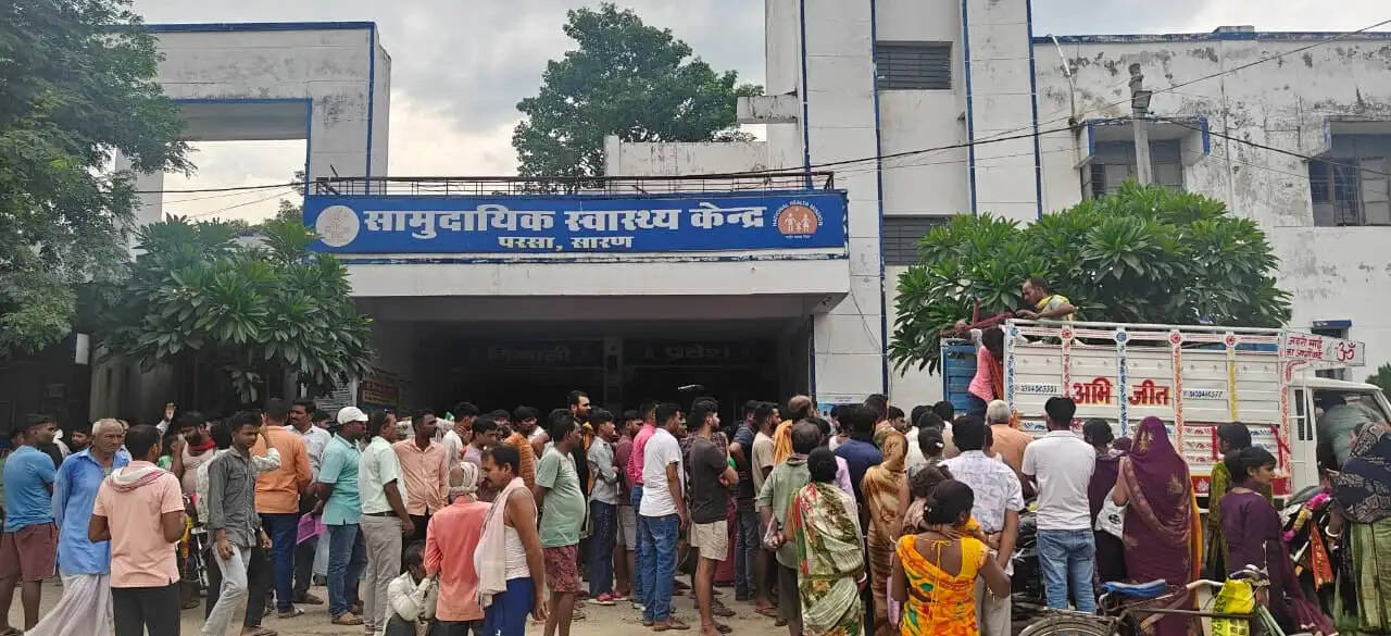 परसा में खेत में पानी पटाने के दौरान करंट लगने से मां-बेटे की मौत