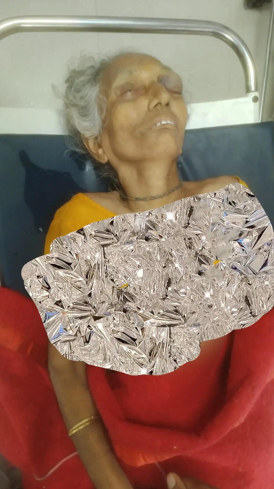 सड़क किनारे अचेत अवस्था में मिली बुजुर्ग महिला, इलाज के दौरान मौत
