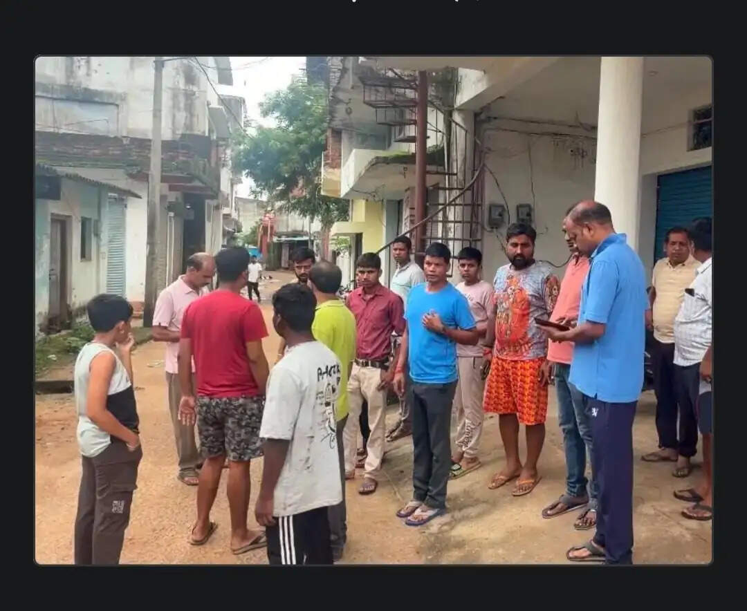 वाड्रफनगर में ज्वेलर्स दुकान का शटर तोड़कर लाखों के चांदी के जेवर पार