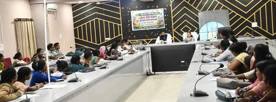 पीएम सूर्य घर योजना का लाभ घर-घर पहुंचाएंगी सोलर दीदियां, जिलास्तरीय कार्यशाला में मिला प्रशिक्षण
