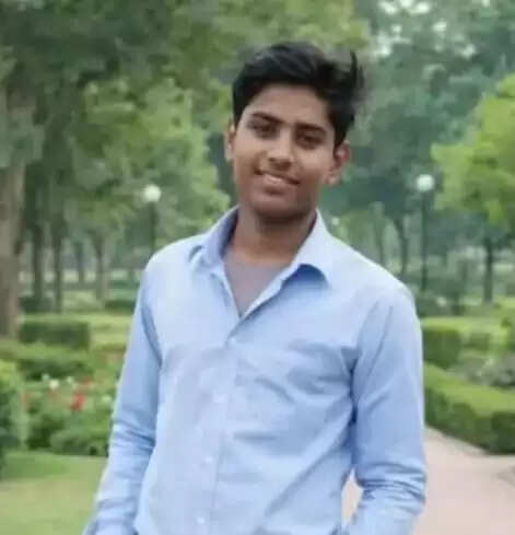 आम के पेड़ से लटका मिला युवक का शव, बहनों की शादी से पहले घर में पसरा मातम