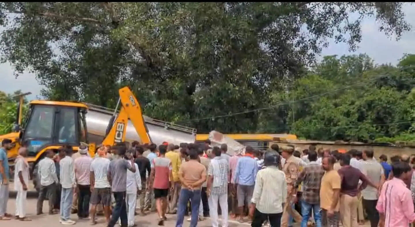अमेठी में दूध टैंकर और बच्चों से भरी स्कूल बस की भिड़ंत, 24 बच्चे घायल