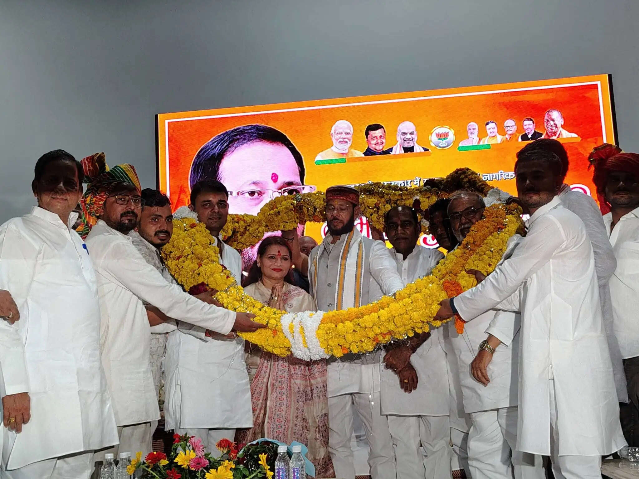 पहली बार जालौन पहुंचे यूपी सरकार के कैबिनेट मंत्री मनोज पांडेय, बुंदेली अंदाज में हुआ स्वागत