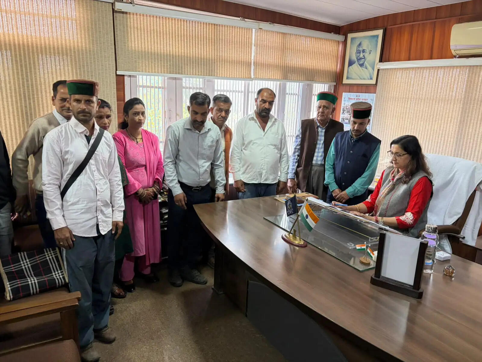 नेहली धीड़ा में गरमाया स्टोन क्रशर का मुद्दा, ग्रामीणों ने एडीसी को सौंपा ज्ञापन