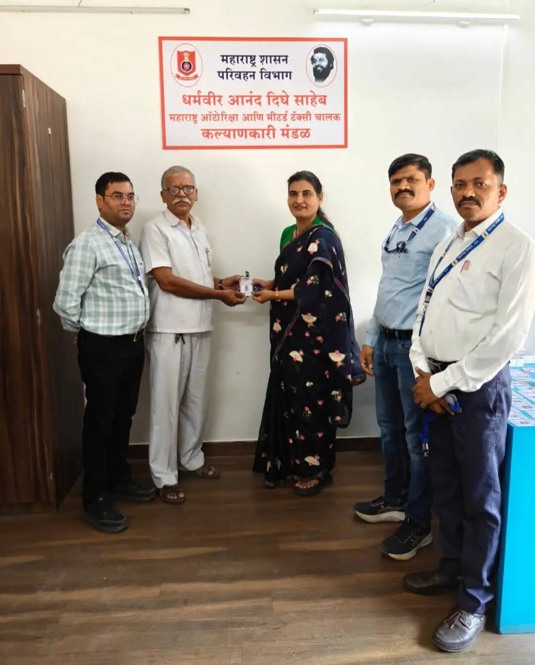 ठाणे में वेलफेयर बोर्ड पंजीयन शुरू, 1350ऑटो व टैक्सी चालकों को आई कार्ड