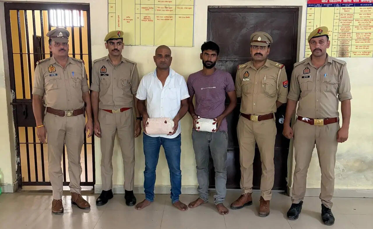 पुलिस के हत्थे चढ़े दो गांजा तस्कर