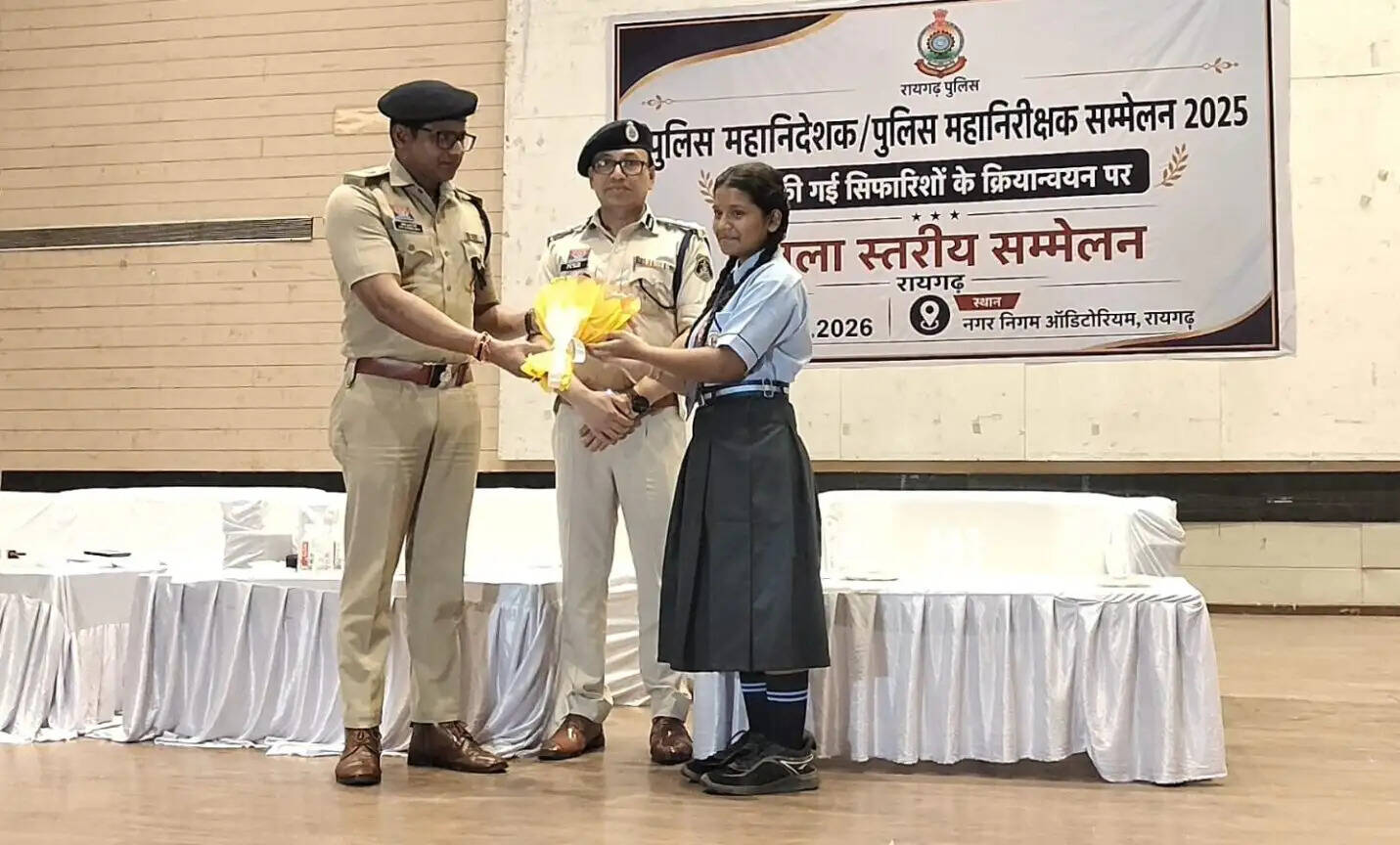 विद्यार्थियों ने स्टॉलों का भ्रमण कर नवीन कानून, साइबर सुरक्षा, यातायात की ली जानकारी