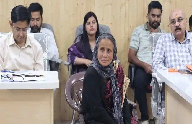 फील्ड में भ्रमण बढ़ाएं, मौके पर जाकर दूर करें जनसमस्याएंः आयुक्त