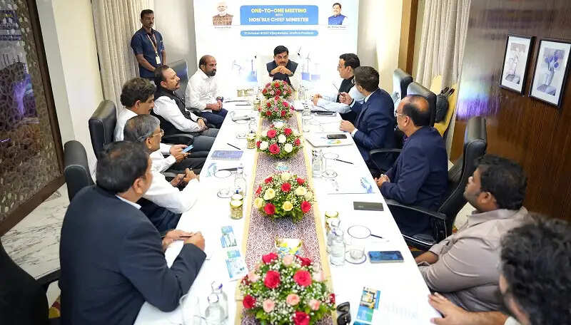 मप्र के मुख्यमंत्री ने अमरावती में शहरी विकास परियोजनाओं पर आंध्र प्रदेश के वरिष्ठ अधिकारियों से की चर्चा