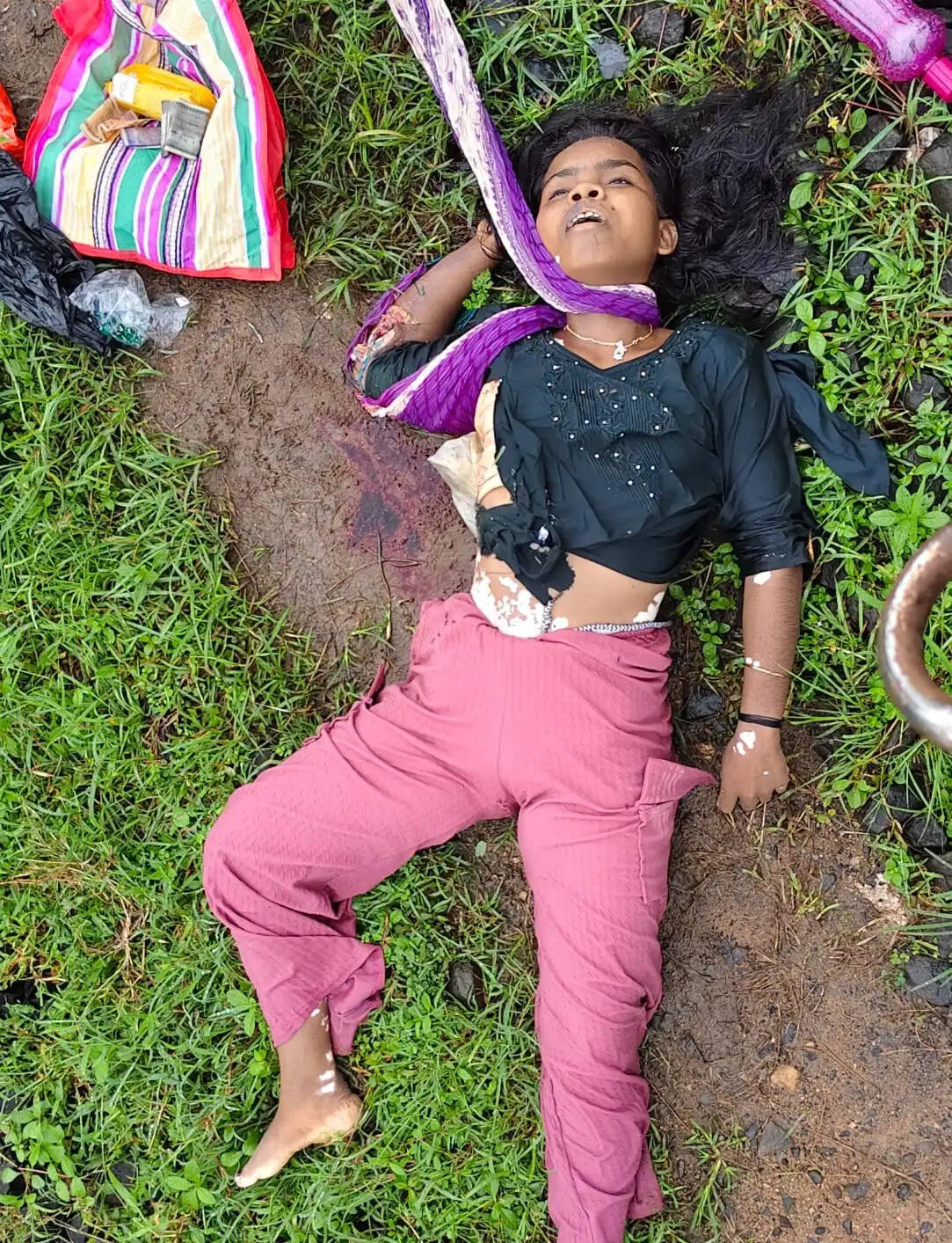 अनूपपुर: रेल पटरी के किनारे मिले मृतक महिला के शव की अब तक नहीं हुई पहचान, पुलिस ने तस्वीरें की जारी
