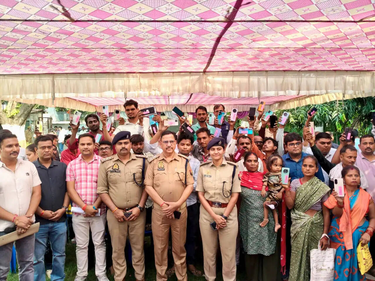 नवरात्रि से पहले 101 लोगों को मिले खोए मोबाइल, 27.88 लाख के फोन बरामद