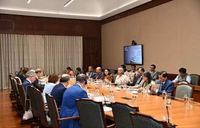 वित्‍त मंत्री ने रूस के प्रथम उप-प्रधानमंत्री से की मुलाकात, आपसी हित के मुद्दों पर हुई बातचीत