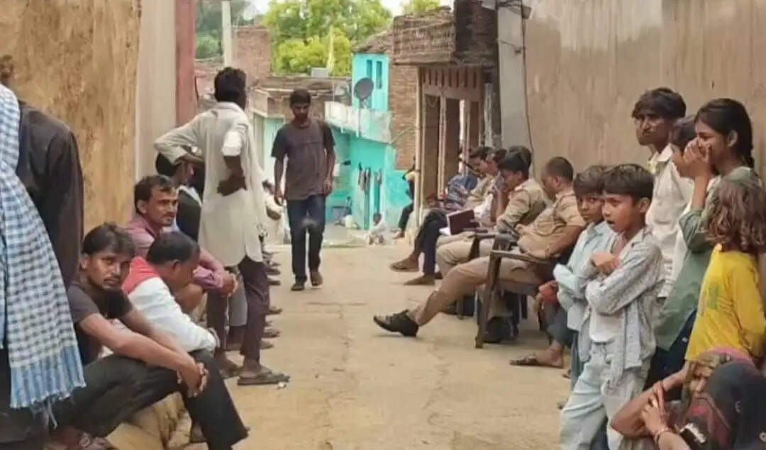 नाती ने कुल्हाड़ी से की वृद्धा की हत्या, हिरासत में आराेपित