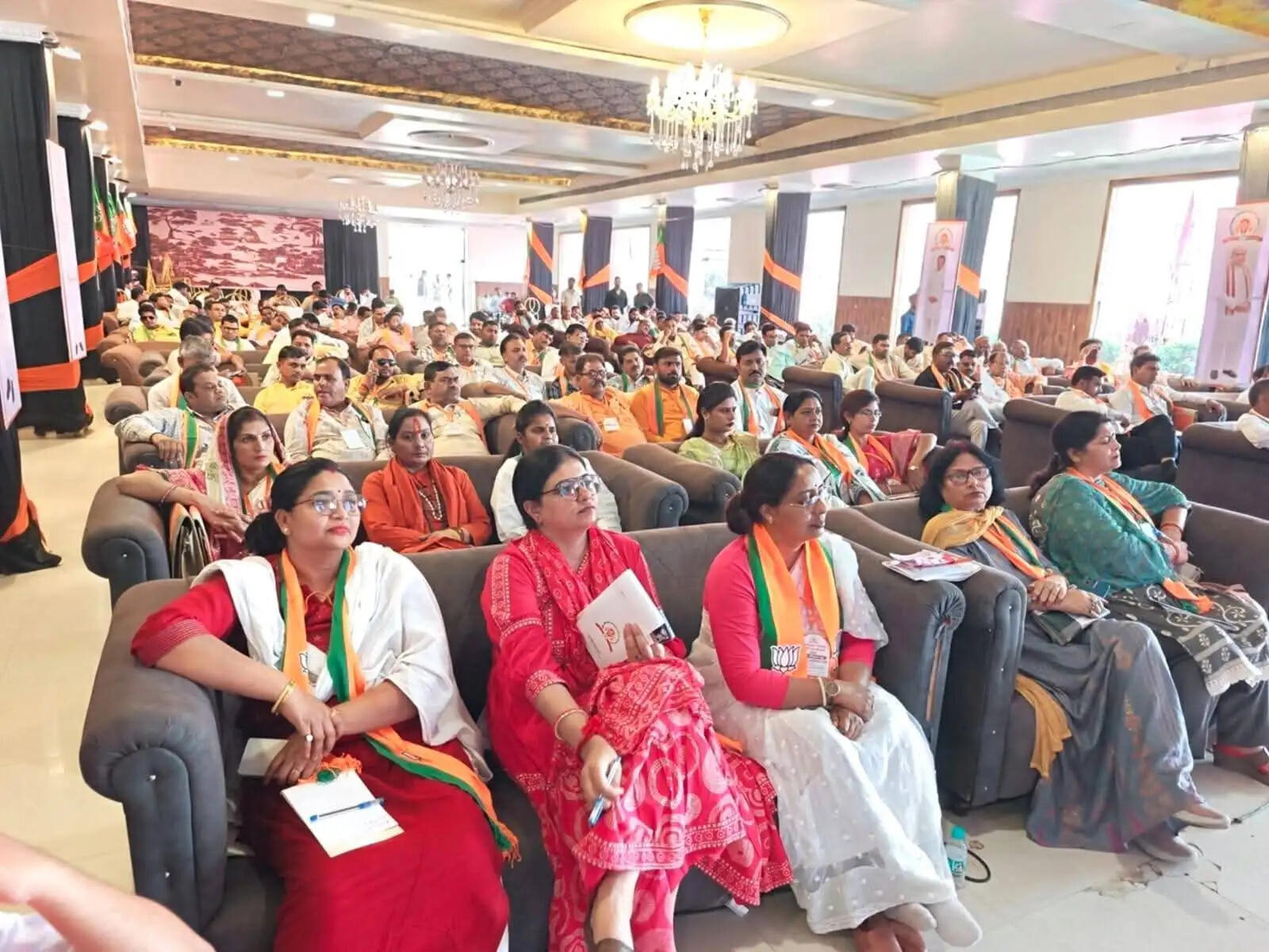राज्यमंत्री बलदेव सिंह ने अमर्यादित टिप्पणी करने वाले समाजवादी पार्टी के नेताओं को बताया सिरफिरे