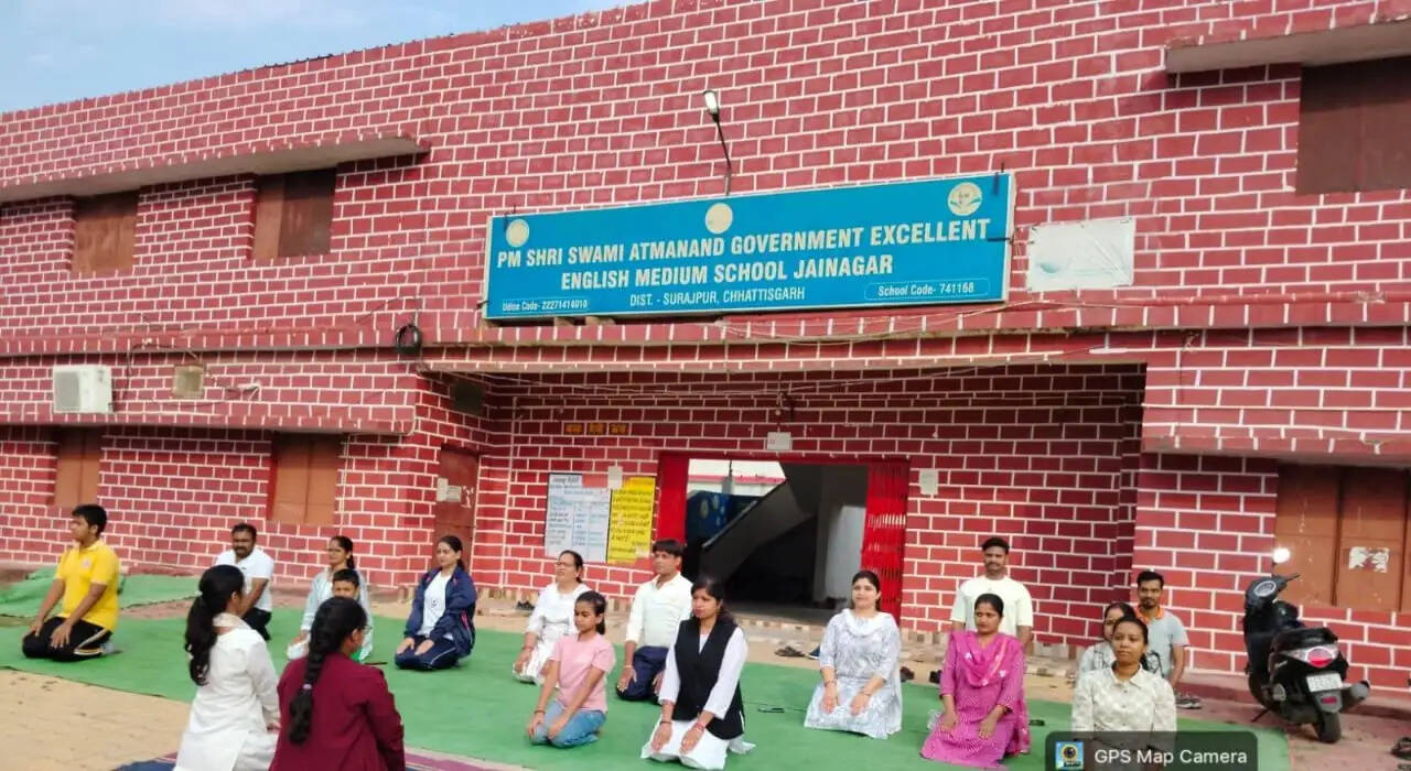 सूरजपुर : पीएम श्री स्वामी आत्मानंद विद्यालय जयनगर में उत्साह के साथ मनाया गया अंतरराष्ट्रीय योग दिवस