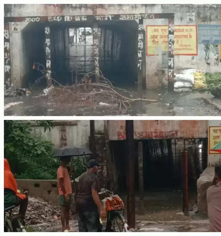रेलवे अंडरब्रिज में भरा नालों का पानी, गटर के ढक्कन हटे