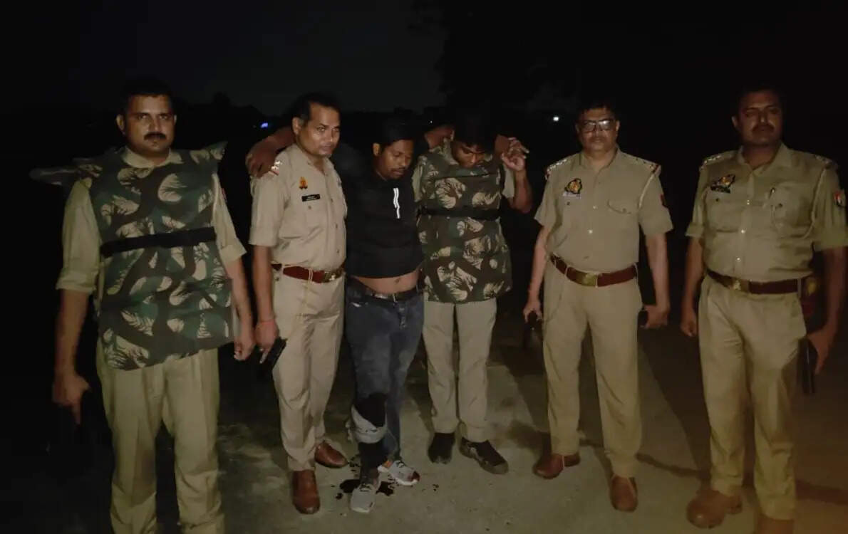 देवरिया : पुलिस मुठभेड़ में दो बदमाश गिरफ्तार, एक के पैर में लगी गोली, छीना गया मंगलसूत्र बरामद