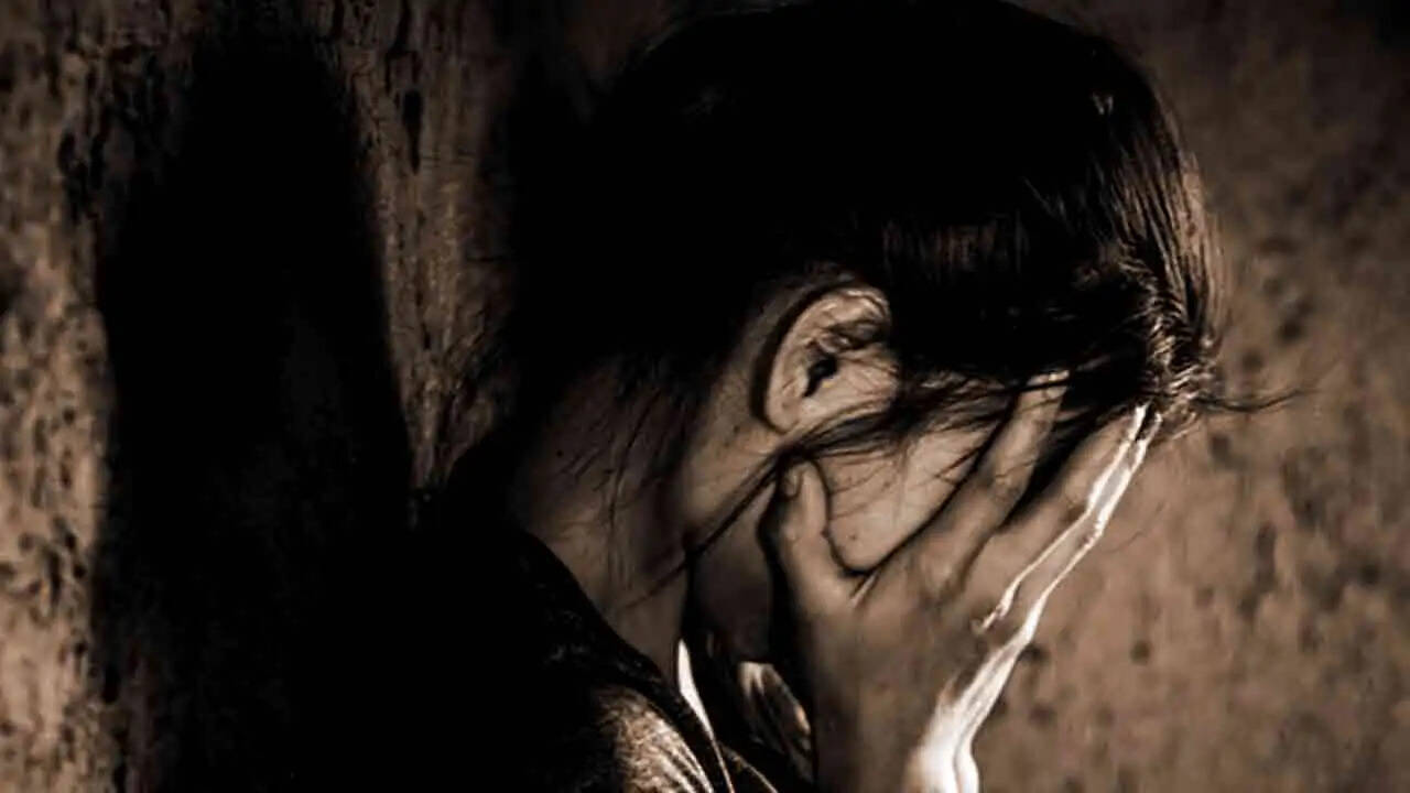 अंतरंग वीडियो वायरल करने के आरोप के बाद 23 वर्षीय युवती ने की आत्महत्या, आरोपित प्रेमी फरार