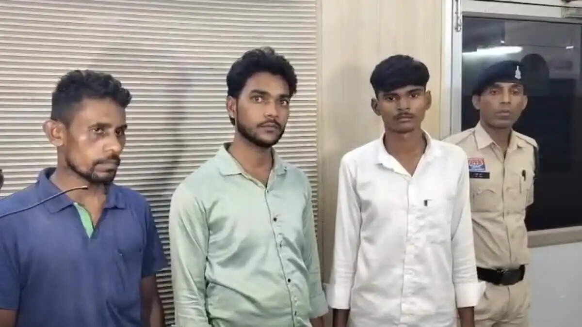 रायपुर में 13 किलो से अधिक का गांजा बरामद, दो अंतरराज्यीय तस्कर सहित चार गिरफ्तार