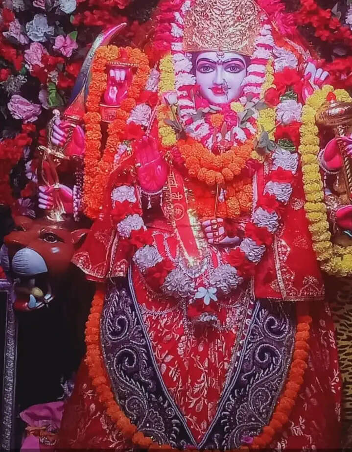 छोटी काशी में नवरात्र का आगाज: माता के मंदिरों में उमड़े श्रद्धालु