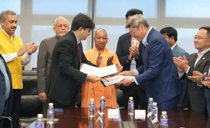 मुख्यमंत्री योगी का दौरा : सिंगापुर के साथ यूपी की बड़ी रणनीतिक साझेदारी, इन्वेस्ट यूपी व एससीई के बीच एमओयू